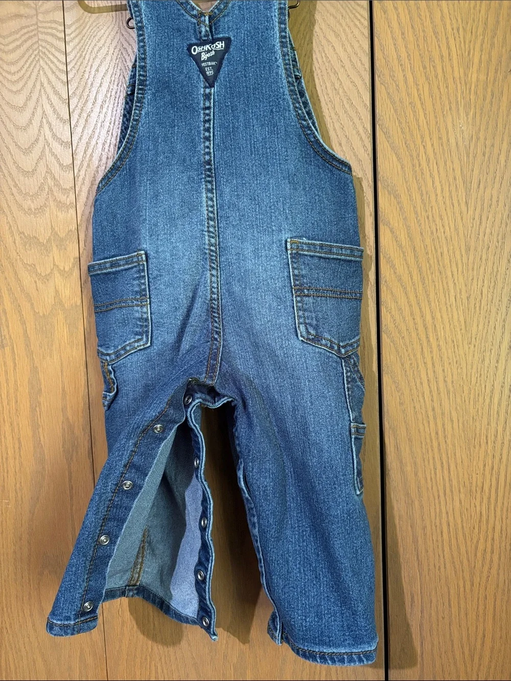 OshKosh B'gosh Classic Blue Denim kids 18 month bib Jeans Overalls snap legs
